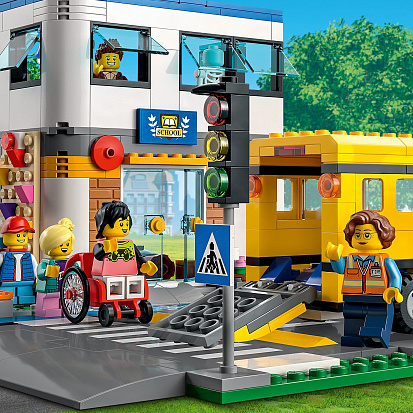 Фото 60329-L Конструктор LEGO CITY День в школе